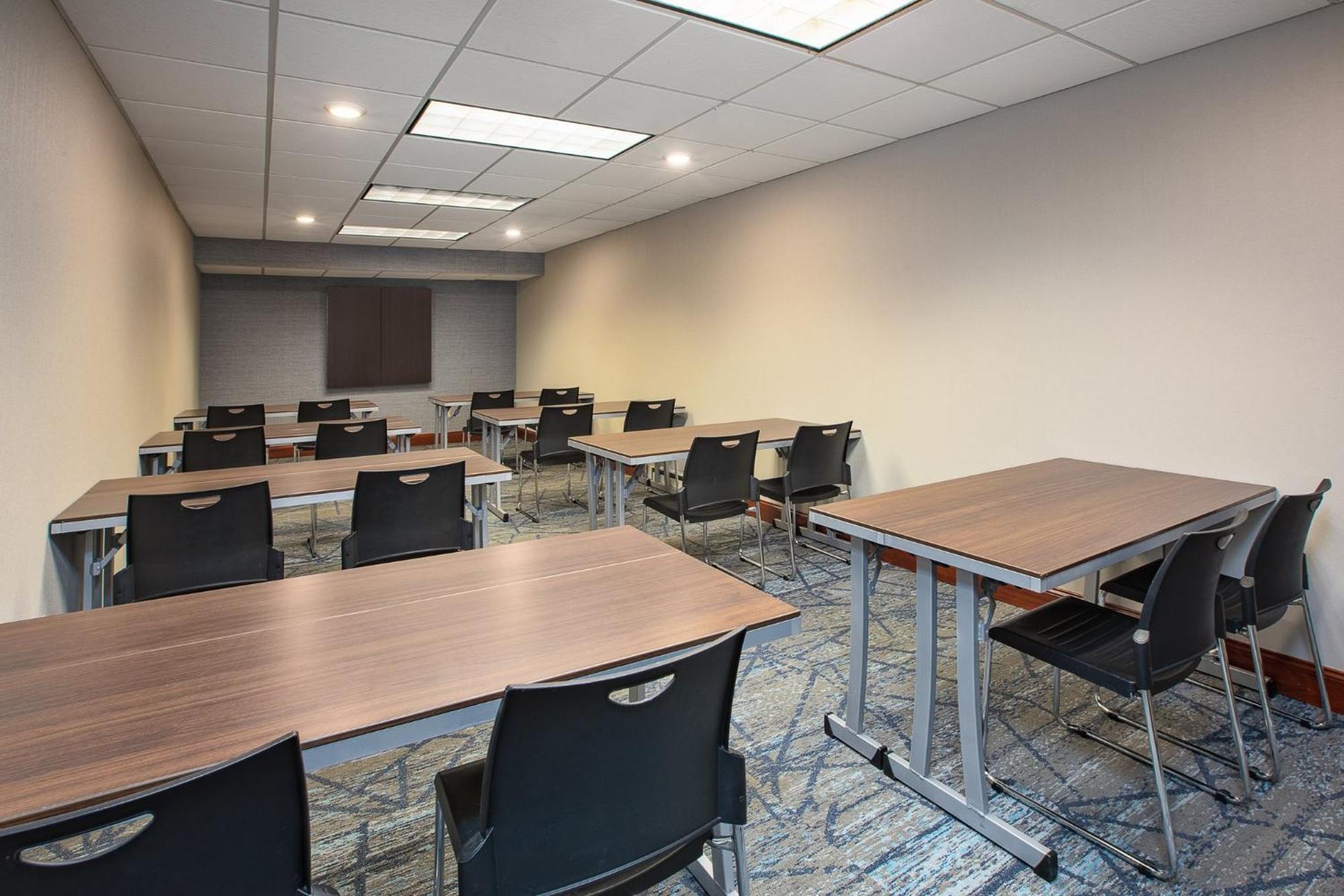 Holiday Inn Express Hotel & Suites Grand Rapids-North By Ihg Walker Kültér fotó